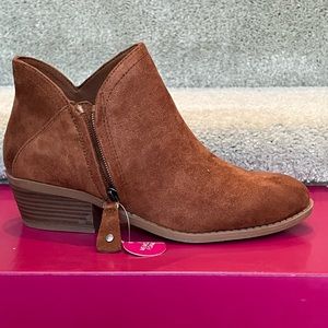 Brand new women’s 6 1/2 brown boots 🥾